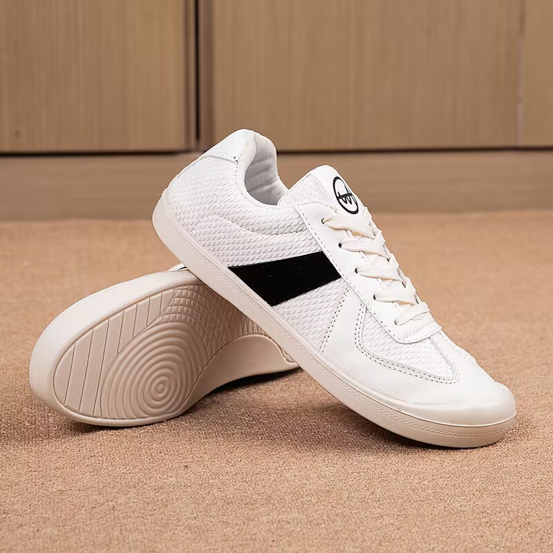 Sneakers Fashion Women - รองเท้ากีฬาผู้หญิง รองเท้าลำลองสุดหรู รองเท้าเทนนิส รองเท้าเดินเล่นกลางแจ้ง รองเท้าวิ่ง รองเท้าแฟชั่นแบบแบน