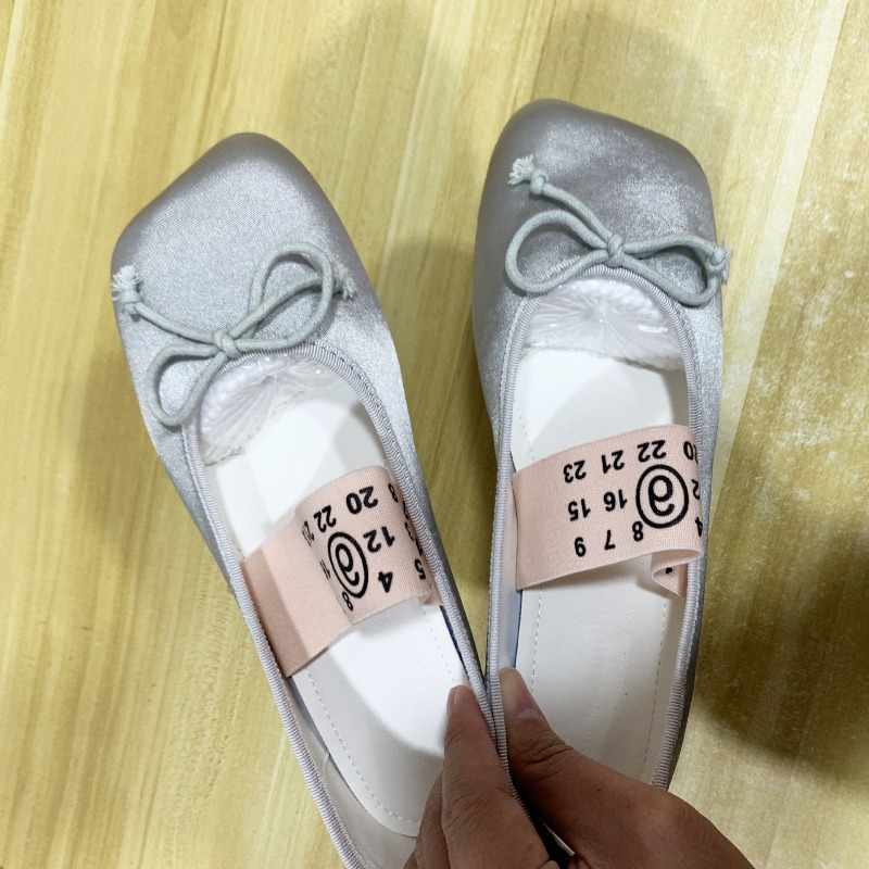 Women Fashion Designer - รองเท้าแมรี่เจนผู้หญิงแบบใหม่ ดีไซน์สวยงาม หัวมน ส้นเตี้ย แฟชั่นสำหรับผู้หญิง รองเท้าส้นแบนแบบเรียบง่าย